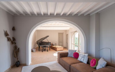 Villa Taylor: The second living room that brings to the piano area