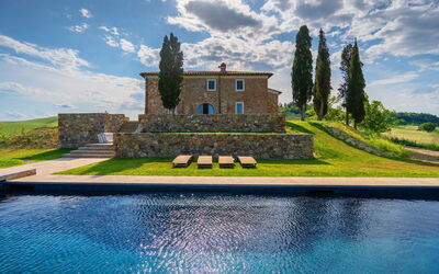 Villa Taylor: View of the Villa from the swimming pool