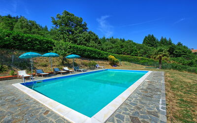 Borgo Veronica: Giardino, Piscina