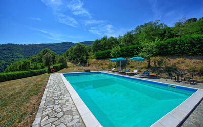 Borgo Veronica: Giardino, Piscina