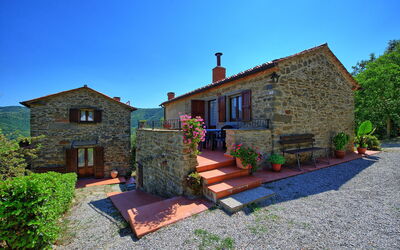 Borgo Veronica: Esterni