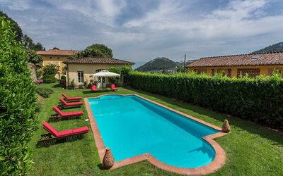 Villa Danielle: Buitenshuis, Tuin, zwembad