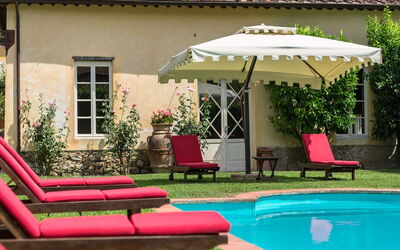 Villa Danielle: Buitenshuis, Tuin, zwembad