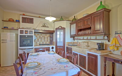 Casa Violina: Dining Room, Kitchen
