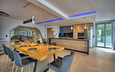 Villa Prokimea: Keuken, Lunchroom, Woonkamer