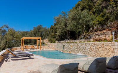 Villa Prokimea: Buitenshuis, zwembad