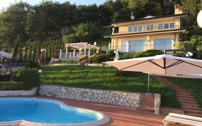 Villa Sophia: Buitenshuis, zwembad