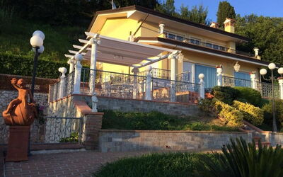 Villa Sophia: Buitenshuis