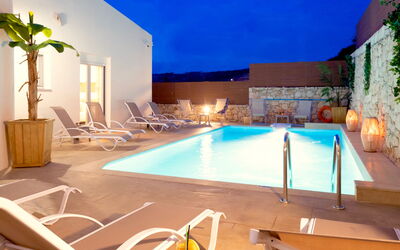 Villa Magnifica: Buitenshuis, zwembad