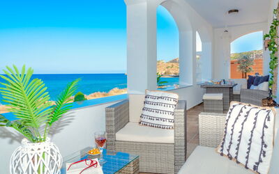 Villa Magnifica: Balkon / terras / patio, Keer bekeken