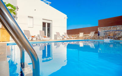 Villa Magnifica: Buitenshuis, zwembad