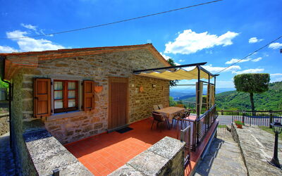 Villa Portole Uno: Building Exterior, Garden