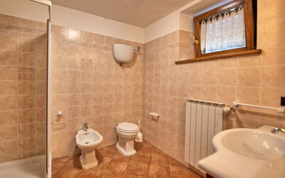 Villa Portole Uno: Bathroom