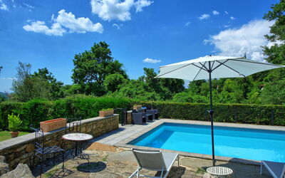Villa Margherita Uno: Buitenshuis, zwembad