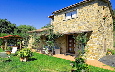 Villa Margherita Uno: Building Exterior, Garden