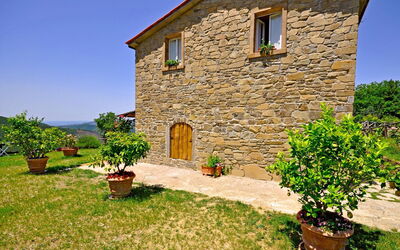 Villa Margherita Uno: Building Exterior, Garden