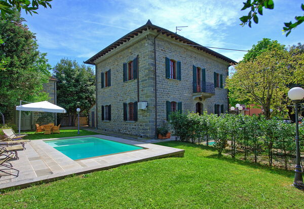 Villa Primula: Building Exterior, Garden, Pool