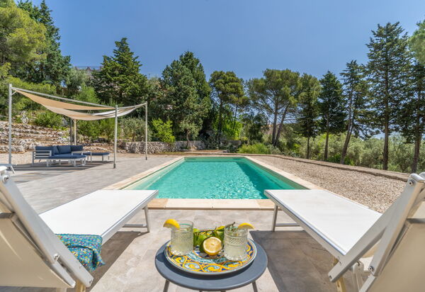 Villa Pica: Buitenkanten, Buitenshuis, zwembad