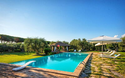Villa Capalbio: Giardino, Piscina