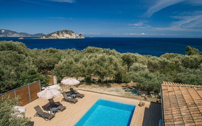 Villa Artemisia: bassin, Jardin