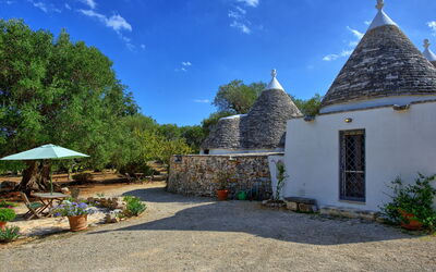 Trullo Aurora: Building Exterior, Outdoor