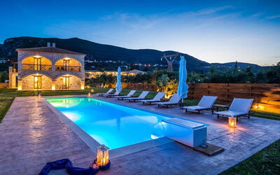 Villa Alikes: Buitenkanten, Buitenshuis, Tuin, zwembad