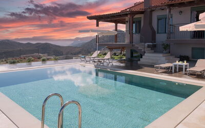 Villa Star: Buitenkanten, Buitenshuis, Hoofd, zwembad