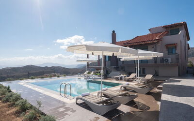 Villa Star: Buitenkanten, Buitenshuis, zwembad