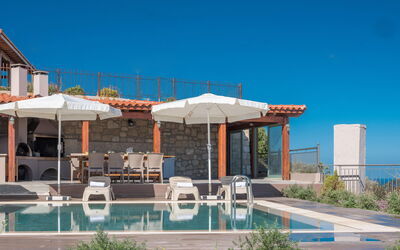 Villa Star: Buitenkanten, zwembad