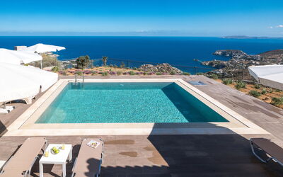 Villa Star: Buitenkanten, zwembad