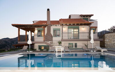 Villa Star: Buitenkanten, zwembad