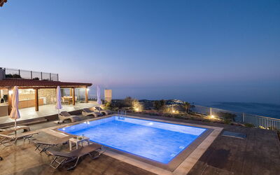 Villa Star: Buitenkanten, zwembad