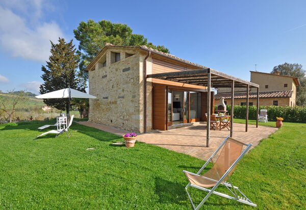 Capannino: Building Exterior, Garden