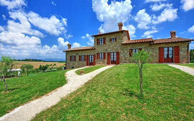 Villa Farneta: Building Exterior, Garden