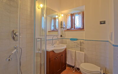 Villa Farneta: Bathroom