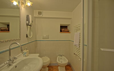 Villa Farneta: Bathroom
