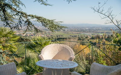 Villa Pedone: Buitenshuis, Keer bekeken