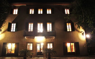 Villa Pedone: Buitenkanten, Buitenshuis