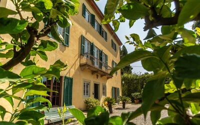 Villa Pedone: Buitenkanten, Buitenshuis