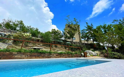 Villa San Nicolò: Buitenshuis, zwembad