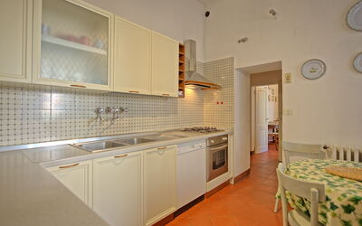 Villa Pietro: Dining Room, Kitchen