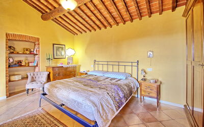 Villa Poggiospinoso: chambre à coucher