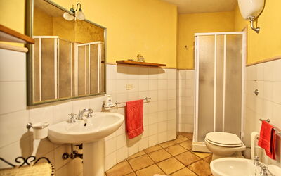 Villa Poggiospinoso: Salle commune, Salle de bain