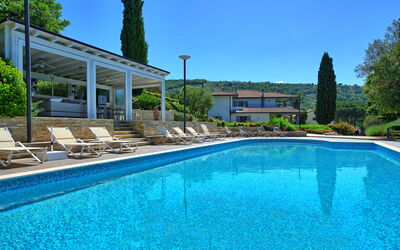 Casa White: all'aperto, Estate, Piscina