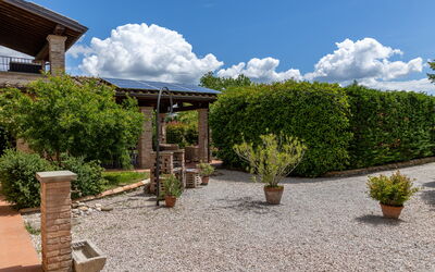 Casale Tiziano: all'aperto, Esterni