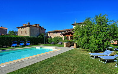 Casale Tiziano: Giardino, Piscina