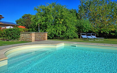 Casale Tiziano: Giardino, Piscina