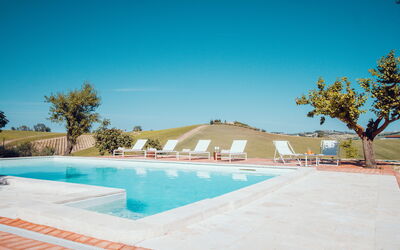 Villa Fonte Ancona: bassin, Extérieur