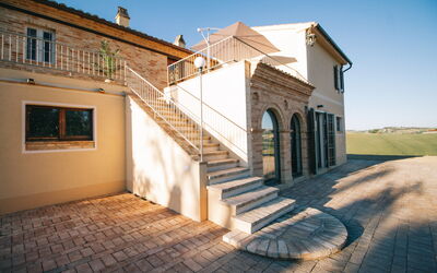 Villa Fonte Ancona: Entrée principale, Extérieurs