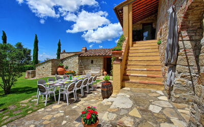 Villa Sonia: Buitenshuis